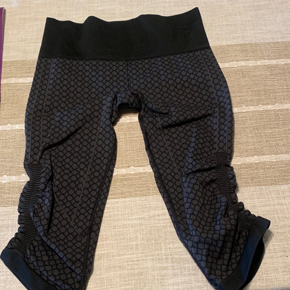 Lululemon Black Patterned Capri Leggings with Ruched Side Detail